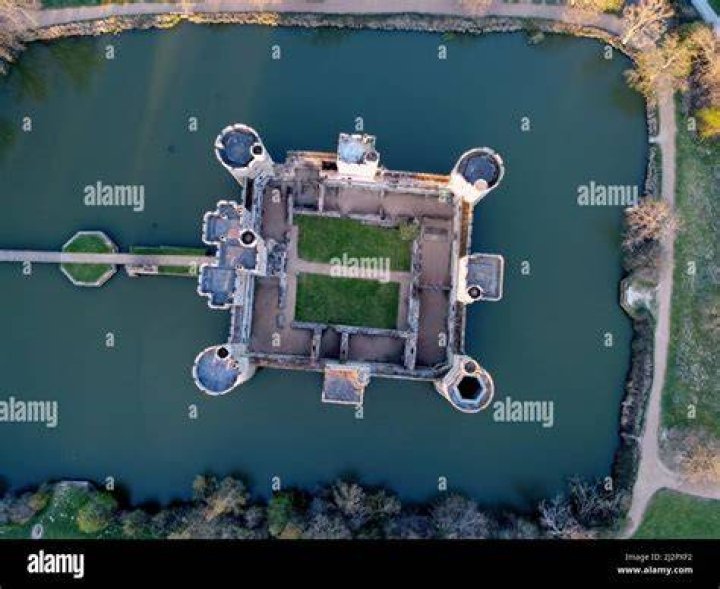 A birds-eye view of Chateau Algonquin in Switzerland | Source: Getty Images