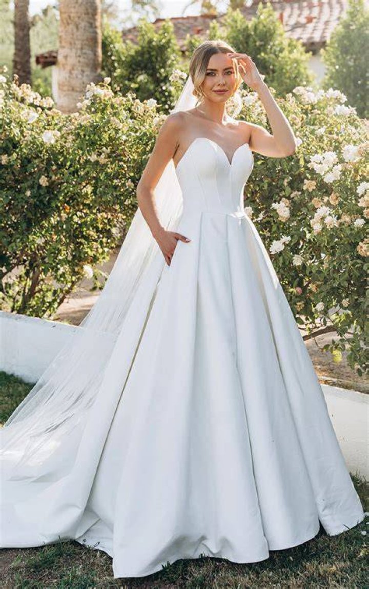 A white wedding dress | Source: Unsplash