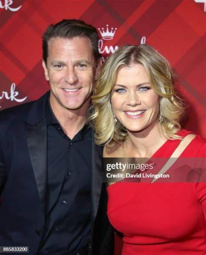 Actress Alison Sweeney, husband David Sanov and children Benjamin and Megan at Knott's Berry Farm on December 5, 2015 in Buena Park, California. | Source: Getty Images