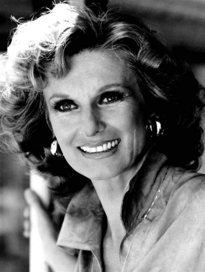 Actress and comedienne Cloris Leachman on the variety show called "The Frank Sinatra Show" on April 18, 1958. | Source: Getty Images