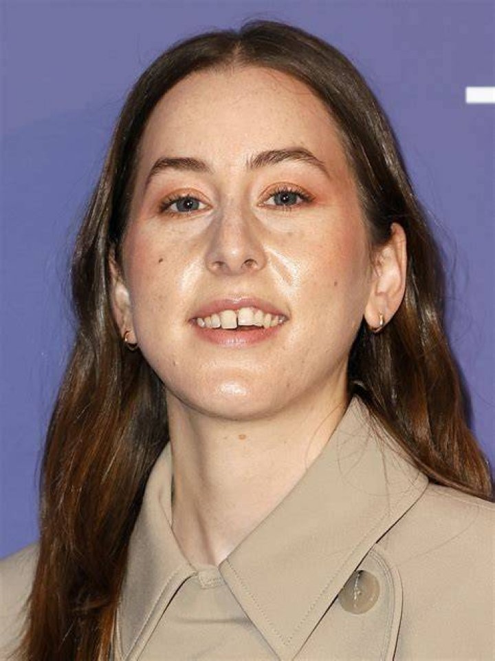 Alana Haim loves her teeth