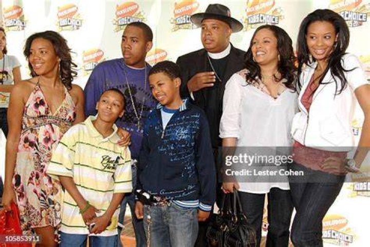 Angela Simmons, Joseph Simmons Jr., Justine Simmons, Reverend Run, Vanessa Simmons, Daniel Simmons II, and Russell Simmons II at the Nickelodeon's 20th Annual Kids' Choice Awards on March 31, 2007 | Source: Getty Images