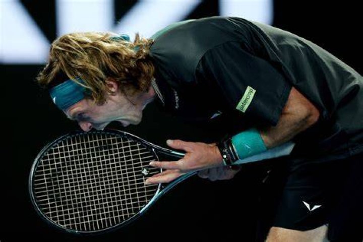 Australian Open Sinner batte Rublev e vola in semifinale con Djokovic senza aver perso un set