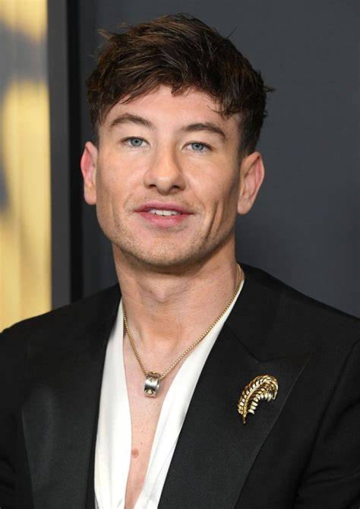 Barry Keoghan slips into a stylish lilac suit and white bow tie as he arrives at the Oscars 2023