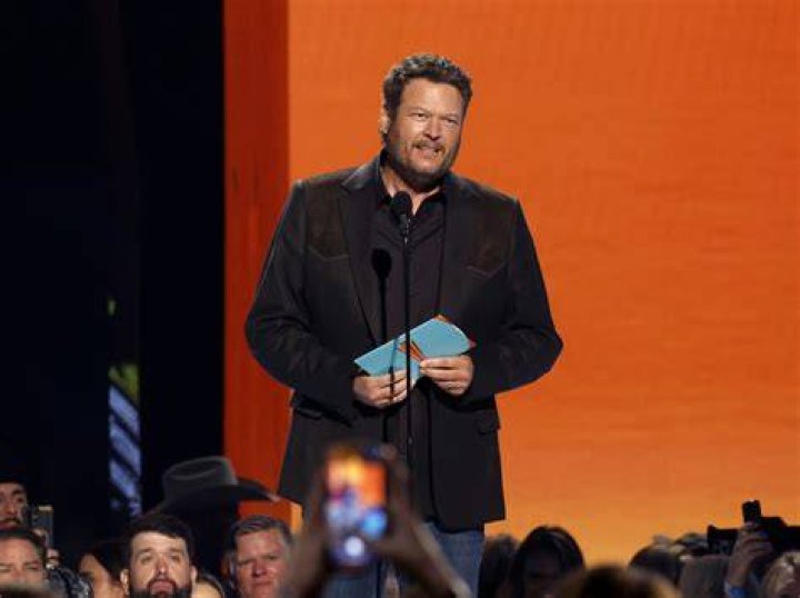 Blake Shelton speaks onstage during Nickelodeon Kids' Choice Awards at The Forum in Inglewood, California, on March 12, 2016. | Source: Getty Images