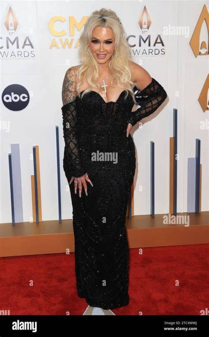 bunnie xo cma awards 2023 red carpet
