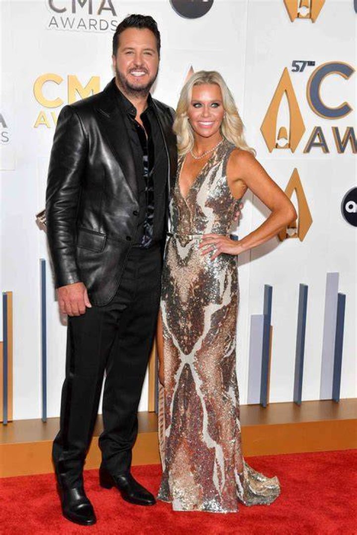 caroline boyer cma awards 2023 red carpet