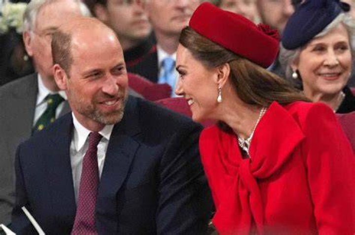 Catherine Middleton and Prince William with their newborn son at St Mary's Hospital on July 23, 2013 in London, England. | Source: Getty Images