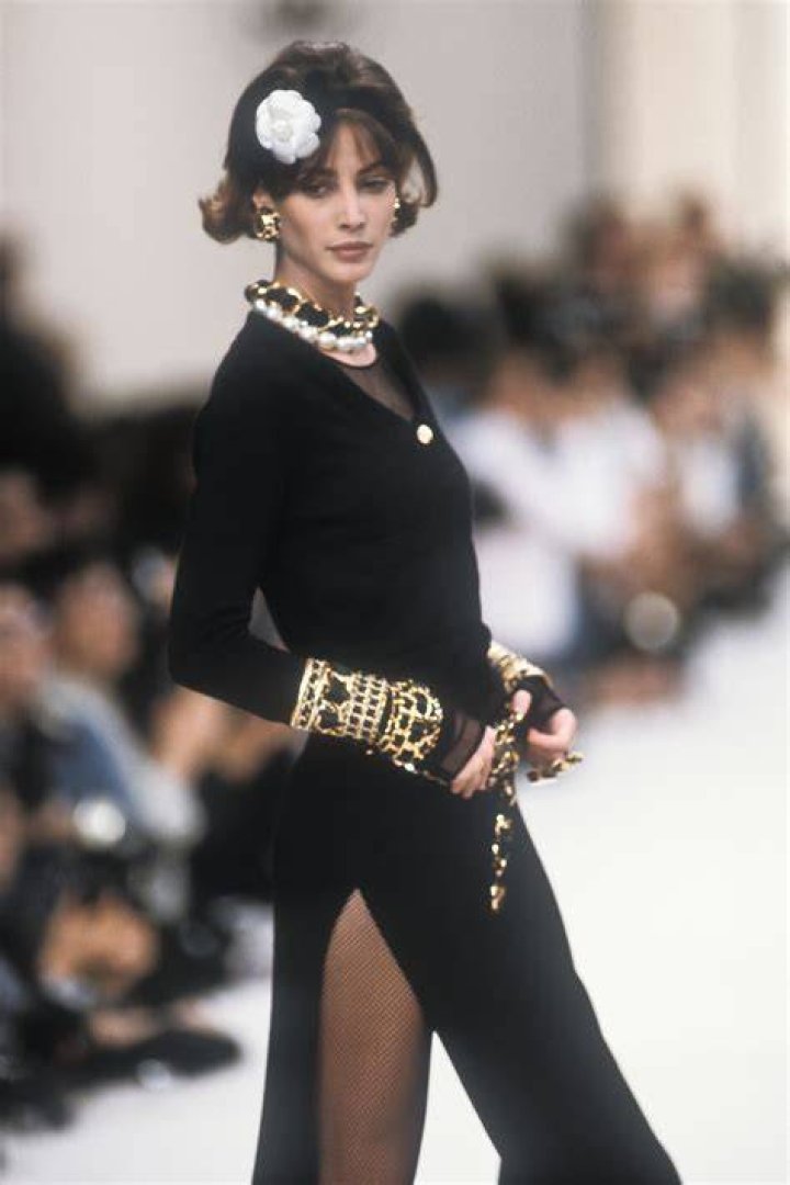 Christy Turlington walking for Chanel 