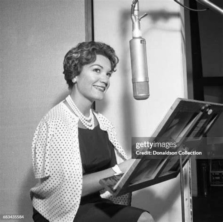 Connie Francis recording in a studio in New York, circa 1959 | Source: Getty Images