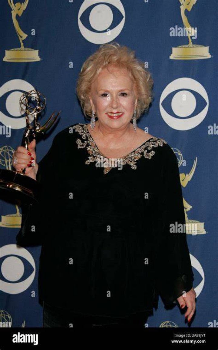 Doris Roberts backstage at the 53rd Emmy Awards show on November 4, 2001, in Los Angeles, California | Source: Getty Images