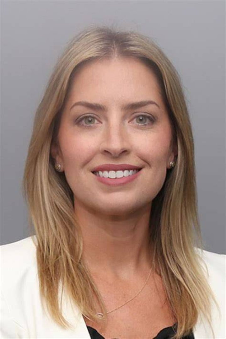 Dr Hannah Straight