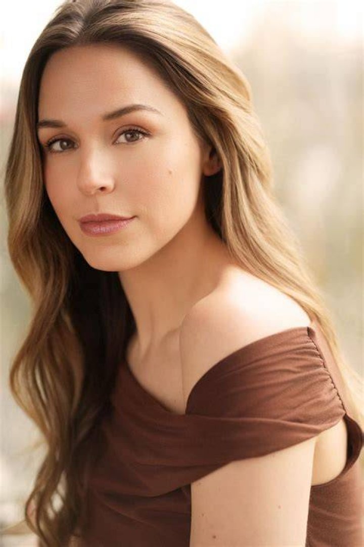 Elise Gatien as Lara in Virgin River