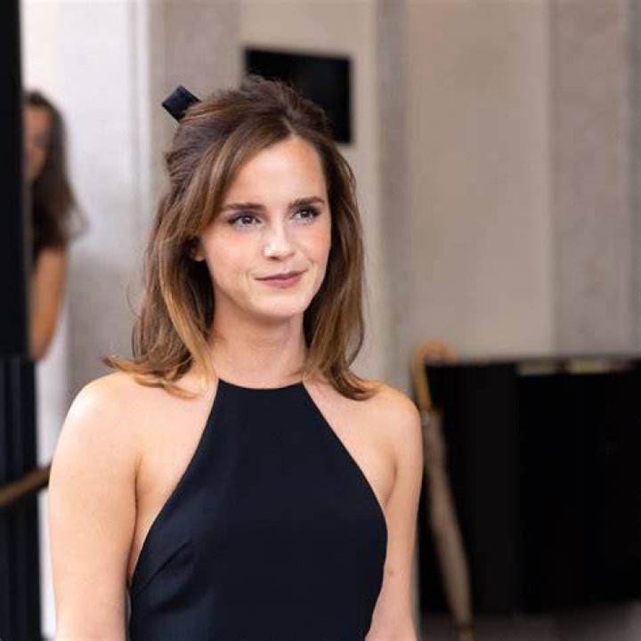 Emma Watson wearing her hair in a pixie cut 