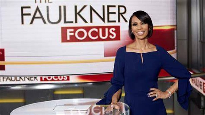 Fox News Host Harris Faulkner Says 'I've Been Asked to Leave a Restaurant' for Publicly Praying