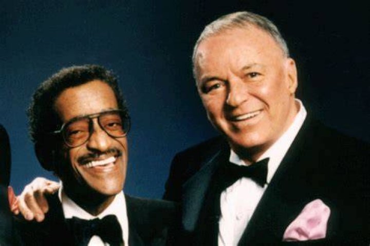 Frank Sinatra and Sammy Davis Jr. at anti-defamation rally in Madison Square Garden, New York City, circa 1960s. | Photo: Getty Images