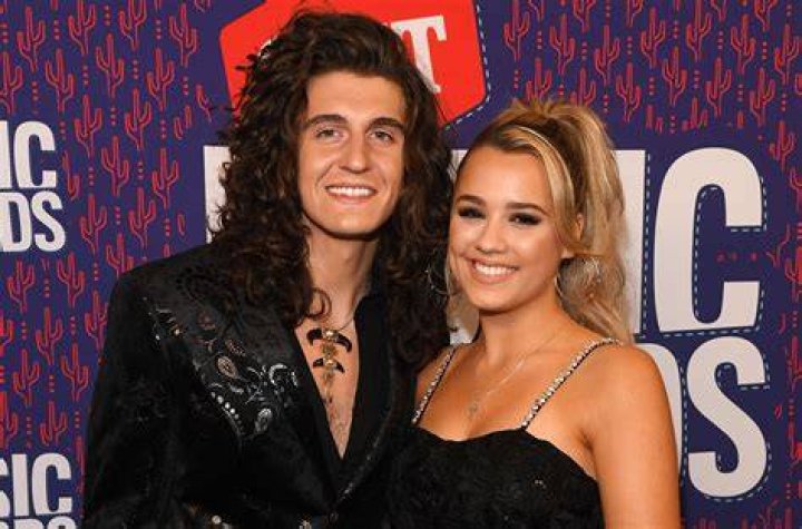 Gabby Barrett (R) and Cade Foehner (L) smiling