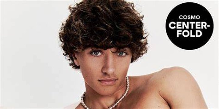 Gavin Casalegno Reads Every Single DM He&rsquo;s Ever Gotten