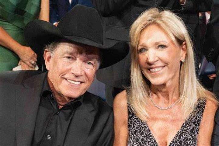 George Strait and his wife, Norma pictured at the 130th Running of the Kentucky Derby, 2004. | Photo: Getty Images