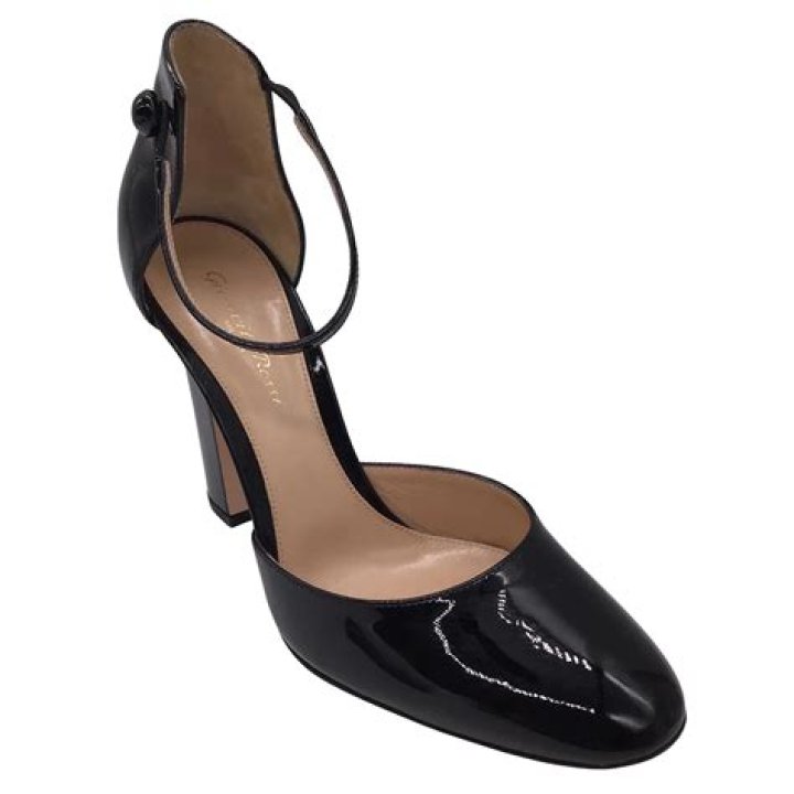 gianvito rossi black patent heels