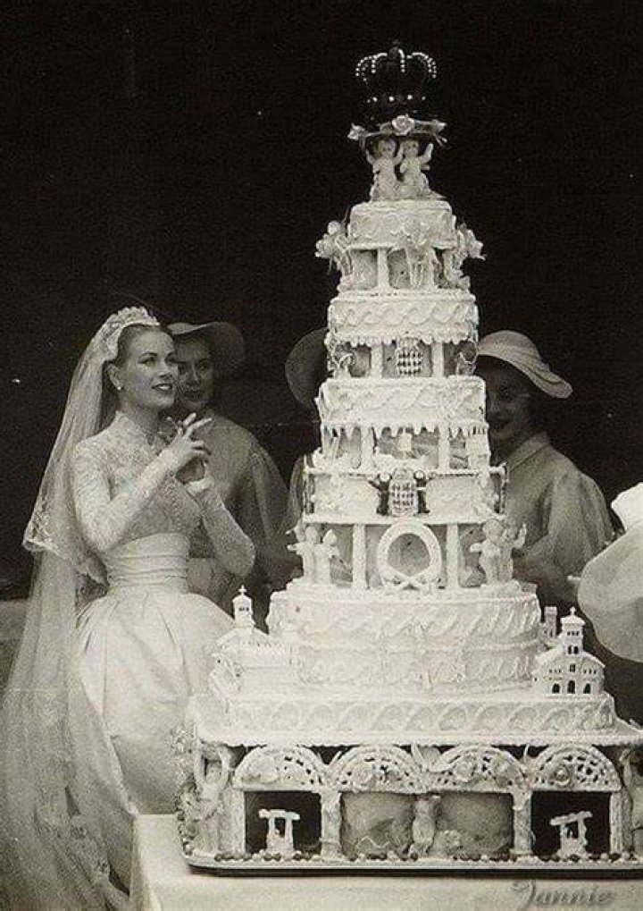 grace kelly wedding cake
