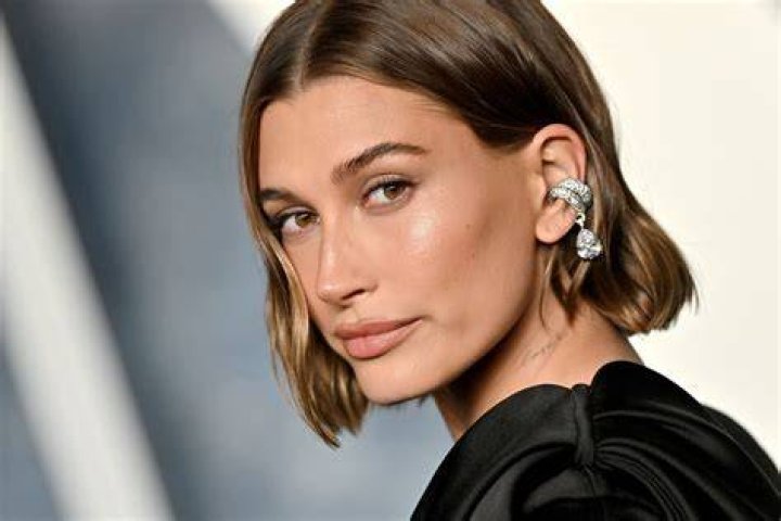 Hailey Bieber with her hair in a box bob 