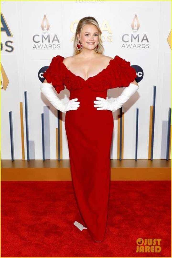 Hailey Whitters cma awards 2023