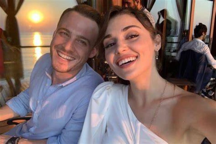 Hande Er&ccedil;el y Kerem B&uuml;rsin de 'Love is in the air' sus relaciones antes de conocerse y ser pareja