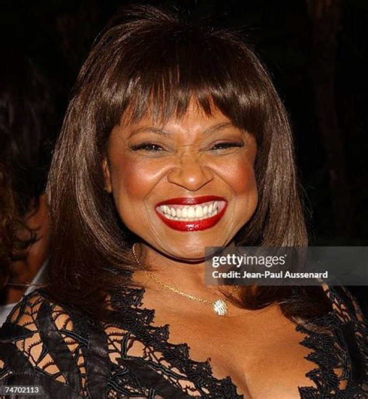 Hattie Winston arrives at the "Lift Ev'ry Vote" Hollywood fundraiser for Democratic Presidential frontrunner John Kerry | Getty Images