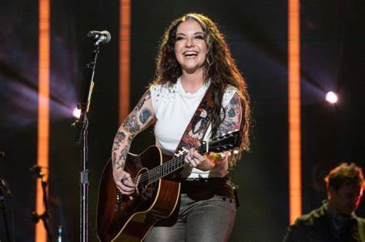 Interview Ashley McBryde Goes Full Force on 'Never Will'