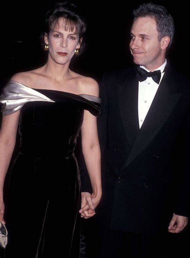 Jamie Lee Curtis and Christopher Guest on May 29, 1985 at the Coronet Theater in New York City | Source: Getty Images
