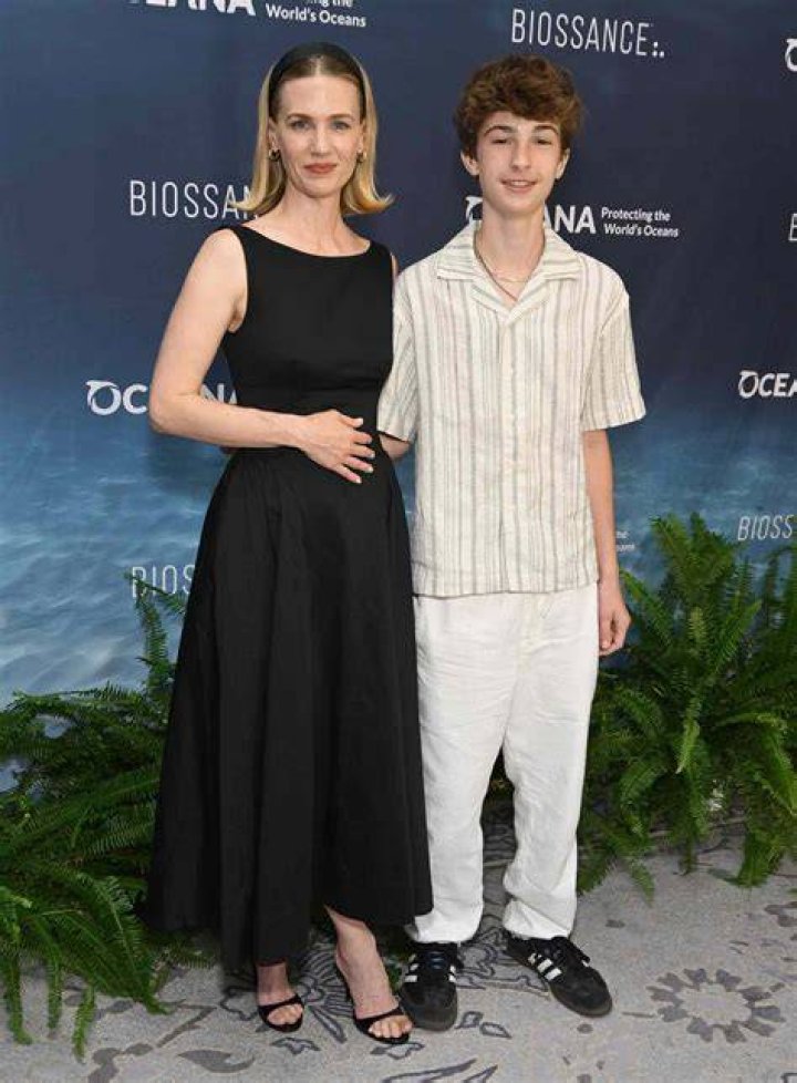 January Jones and son Xander Dane Jones attend the Los Angeles Mission's Annual Thanksgiving event