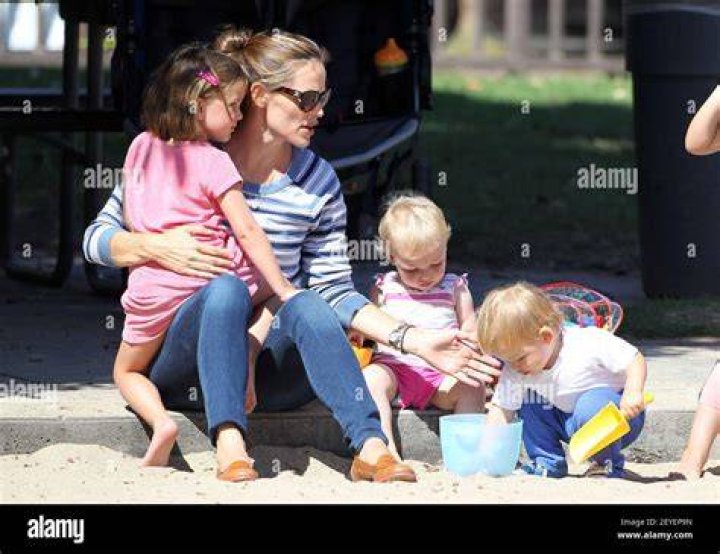 Jennifer Garner Takes Her Three Kids to Walk of Fame Ceremony