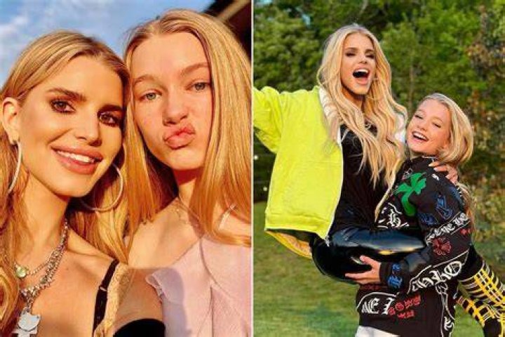jessica simpson bikini mathcing daughter
