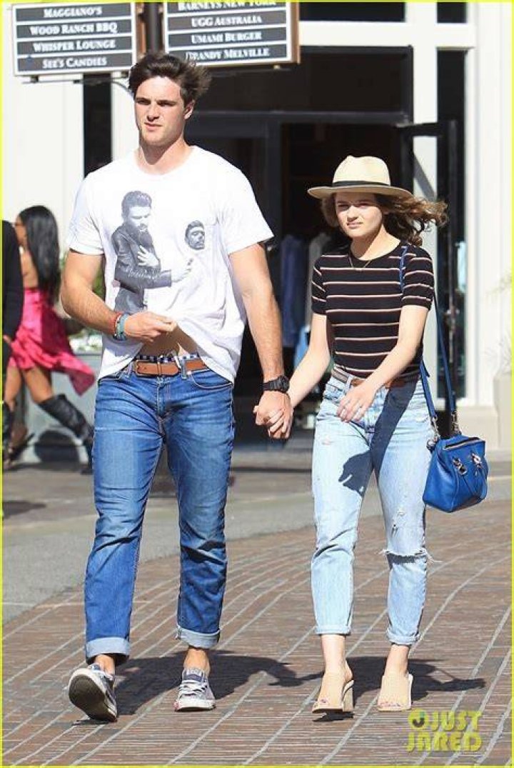 Joey King with boyfriend Jacob Elordi at the Farmers Market 14 GotCeleb