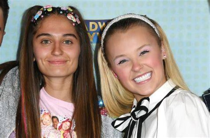 Jojo Siwa and Avery Broke Up (2)
