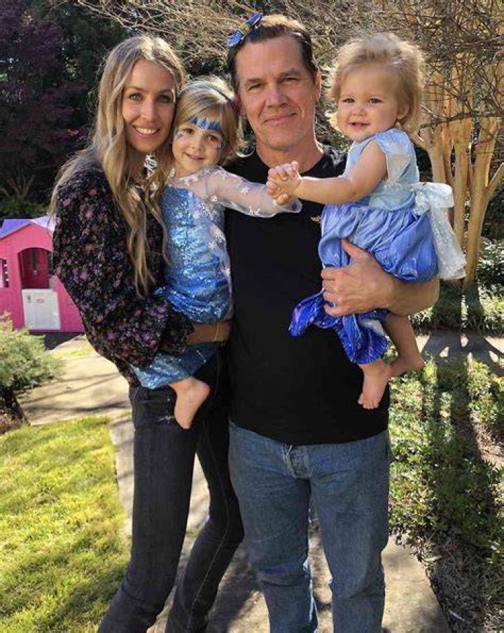 Josh Brolin and his daughter Eden Brolin were spotted walking through New York City on February 23, 2013. | Source: Getty Images