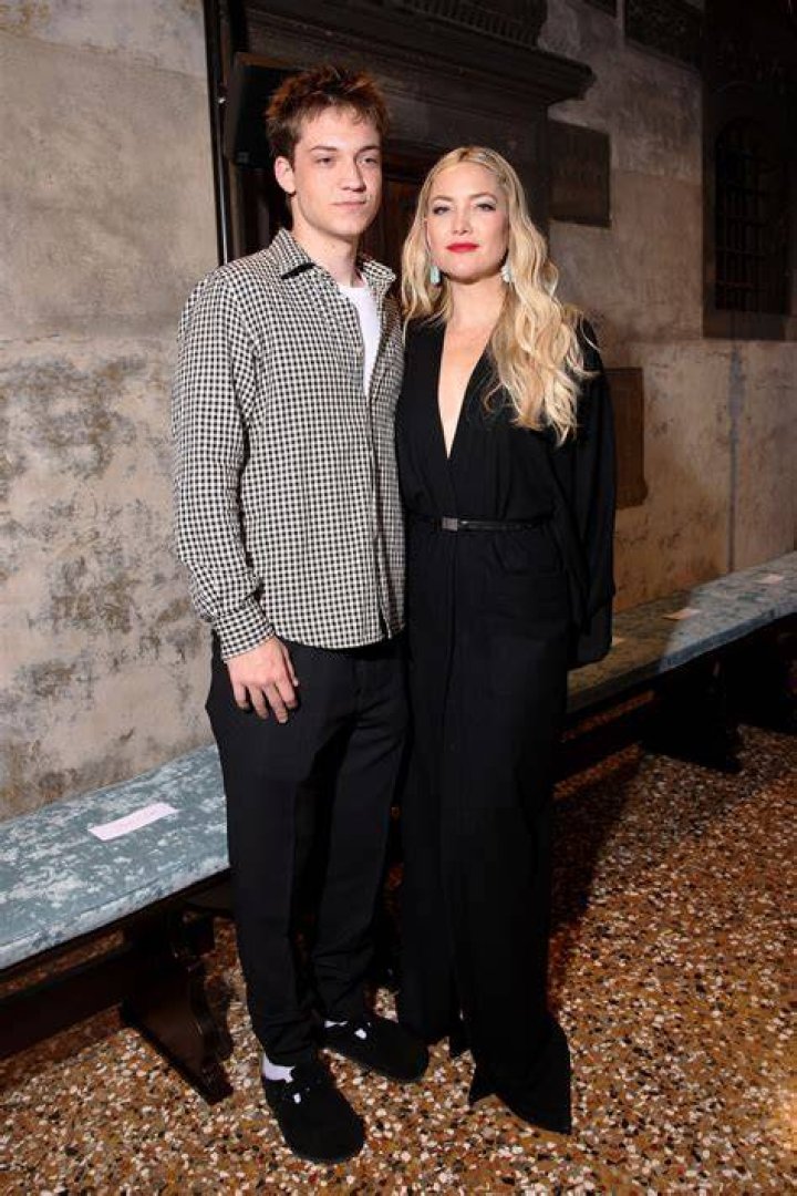Kate Hudson and her son Bing attends the Los Angeles Lakers and Denver Nuggets game at Crypto.com Arena on March 2, 2024 in Los Angeles, California