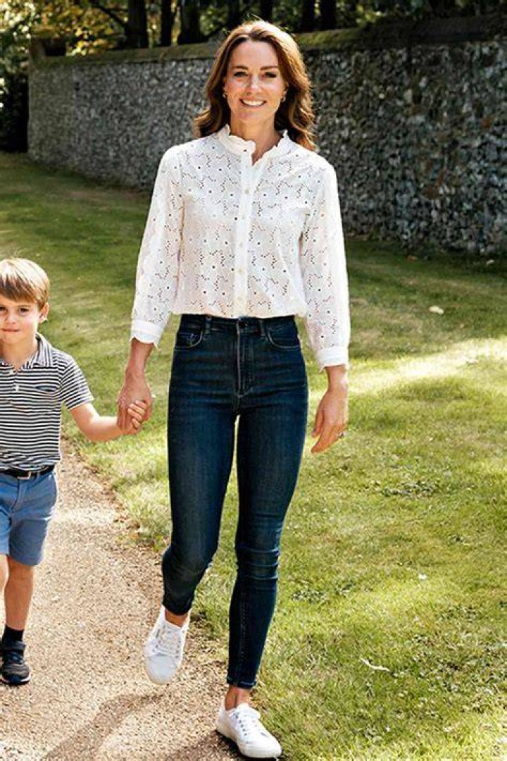kate middleton wears a white dress and toe-cap heels
