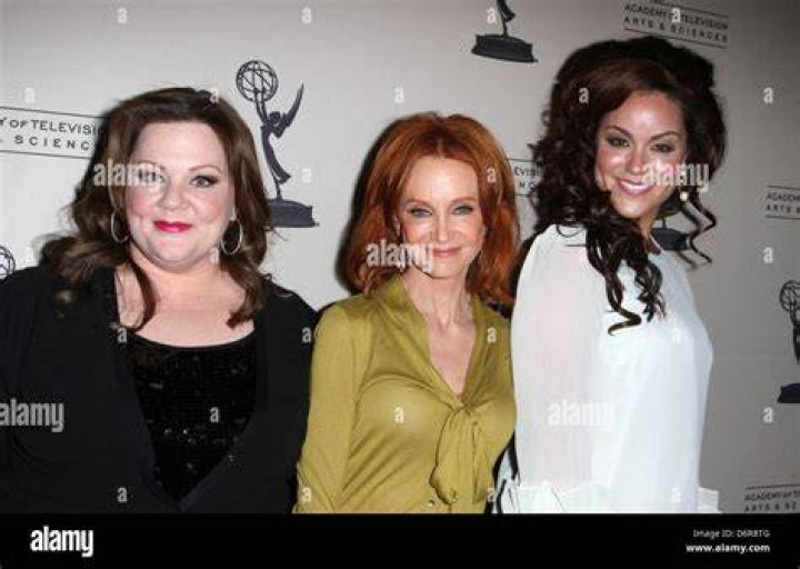 Katy Mixon, Swoozie Kurtz, and Melissa McCarthy on an episode of "Mike & Molly" on November 23, 2009 | Source: Getty Images