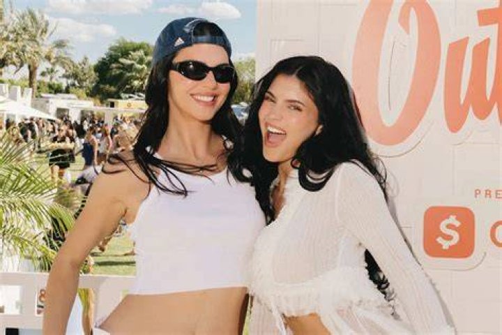 Kendall Jenner shared more bikini photos from her tropical vacation