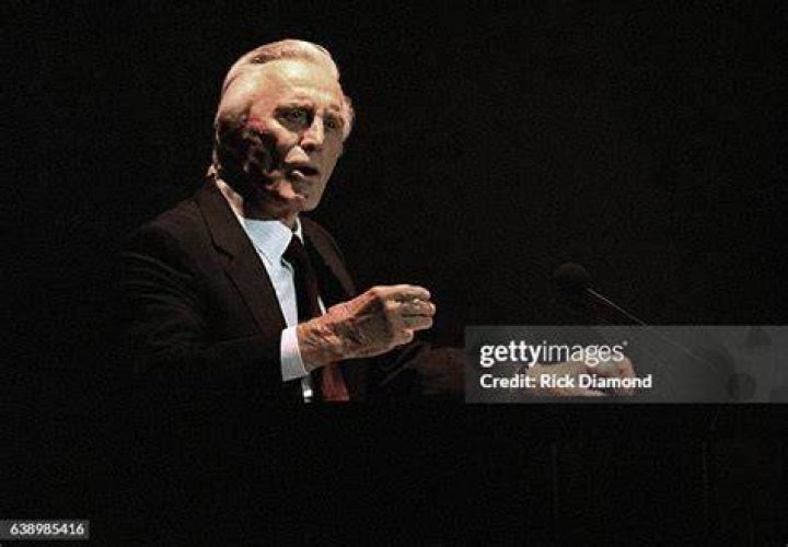 Kirk Douglas attends Former President Jimmy Carter surprise 70th. birthday party at The Carter Presidential Center in October 1994 | Photo: Getty Images