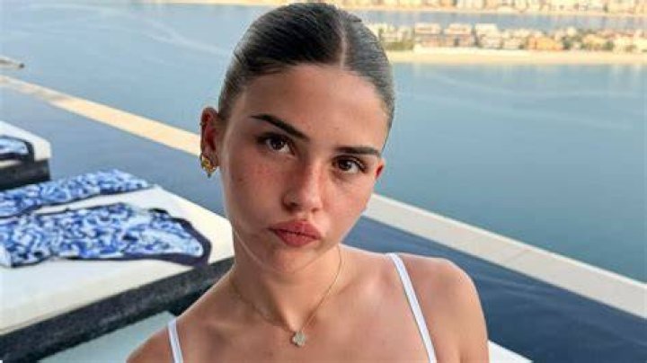 Leah Halton nackt, Nacktbilder, Playboy, Nacktfotos, Fakes, Oben Ohne