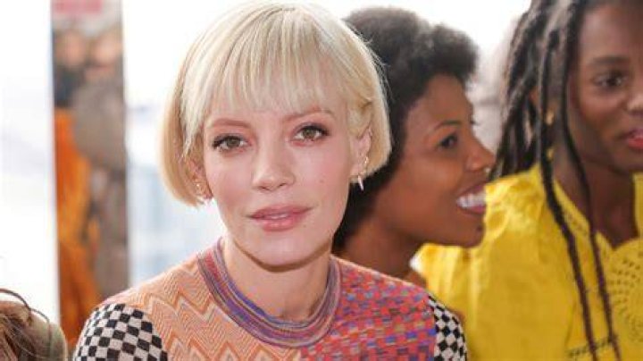 Lily Allen unveils shocking red hair transformation