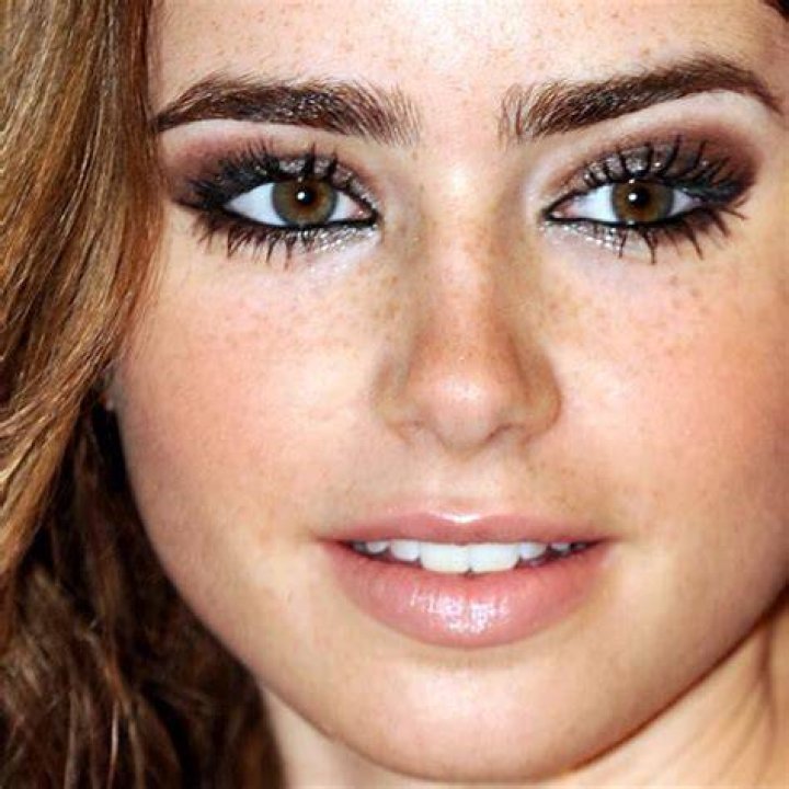 lily collins freckles