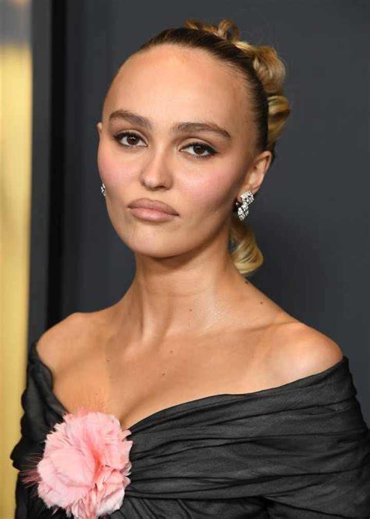 Lily-Rose Depp speaks out to support her dad amid domestic abuse claims