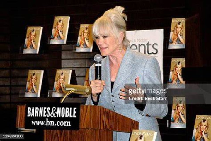 Linda Evans speaks during the Meals on Wheels Association of American press conference in Washington, D.C. on May 8, 2012 | Photo: Getty Images