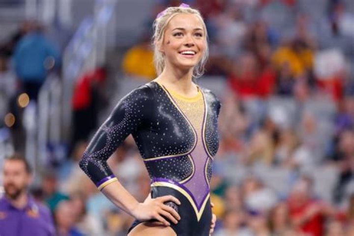 LSU Gymnast Olivia Dunne Shows Off Firm Booty While Flipping on Balance Beam