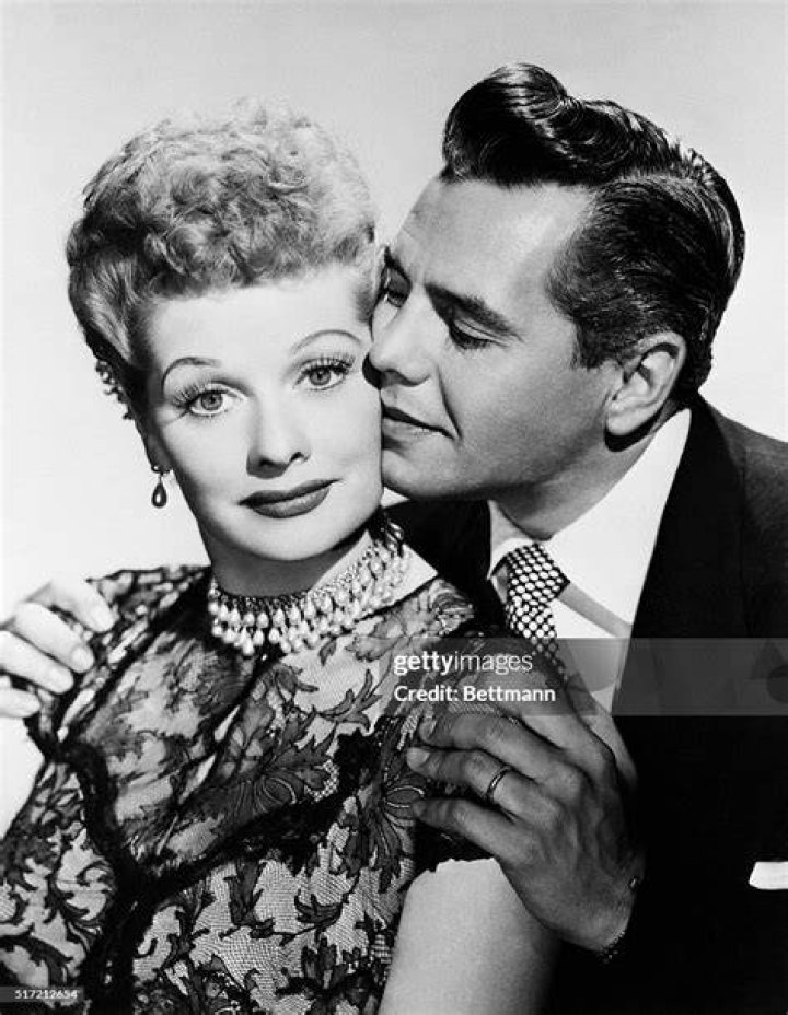 Lucille Ball and husband, Desi Arnaz seated in directors chairs at press conference in Los Angeles, California, circa 1953 | Photo: Public Domain, Wikimedia Commons
