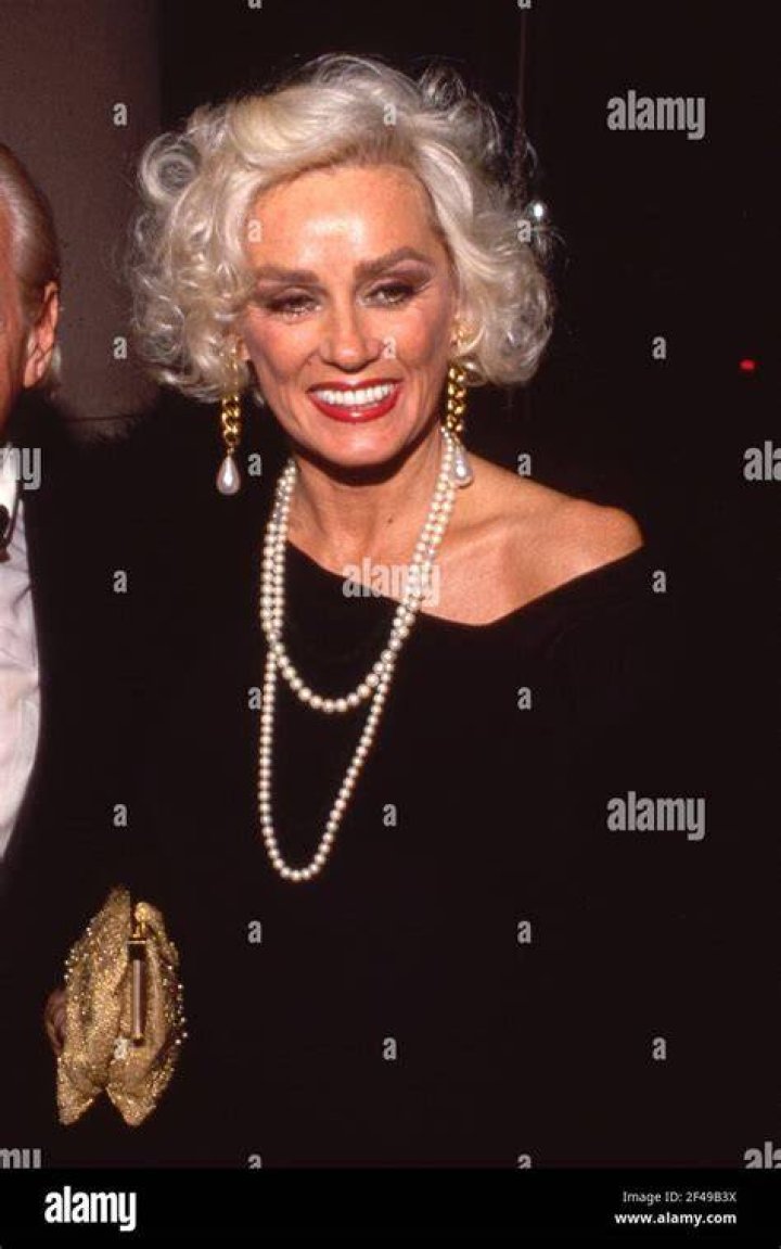 Mamie Van Doren on September 26, 1990 at Beverly Hilton Hotel in Beverly Hills, California | Source: Getty Images